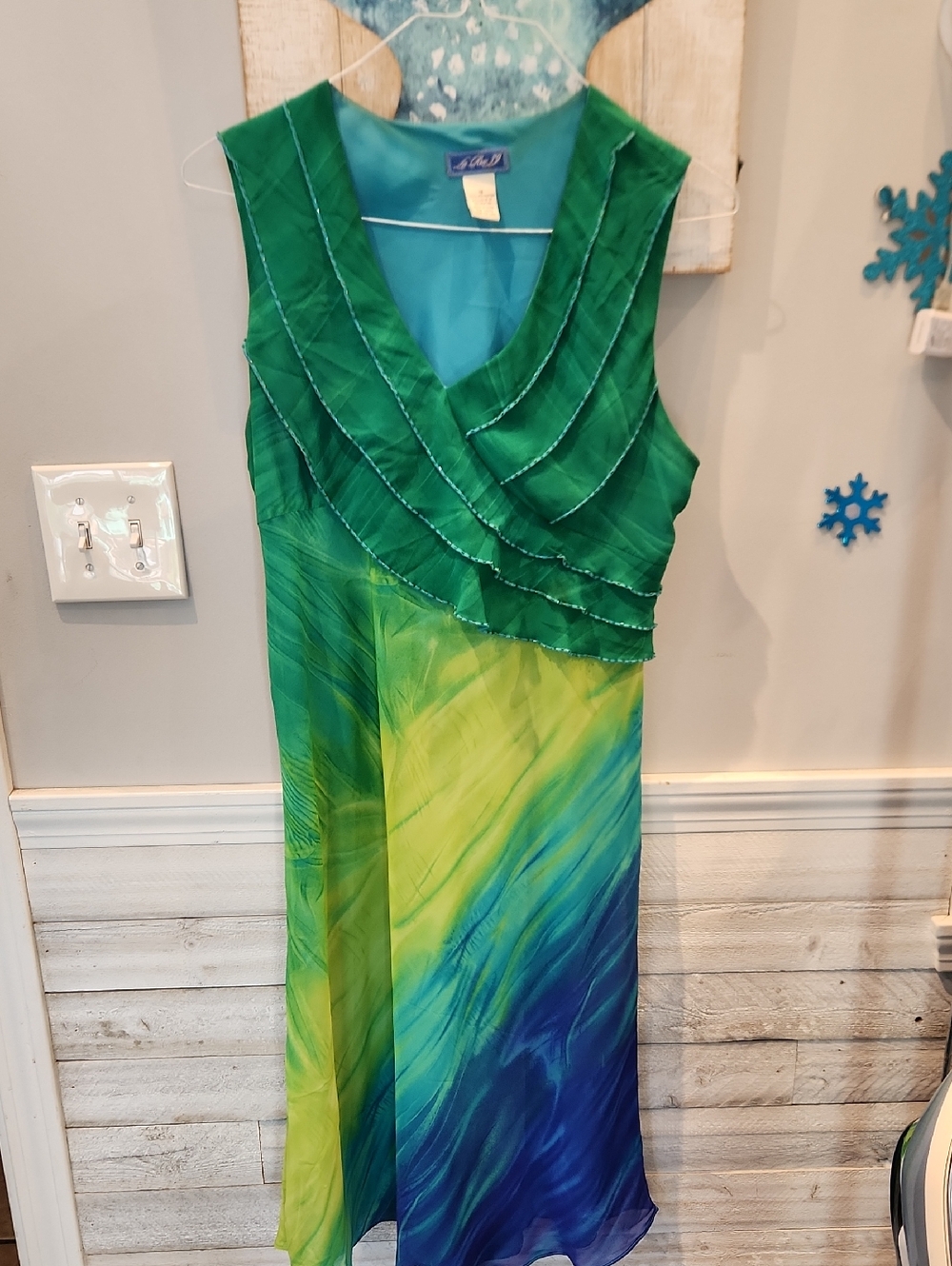 EUC La Rue 39 Vivid Green, Yellow & Blue Wavy Sleeveless V-Neck Dress Sz 16